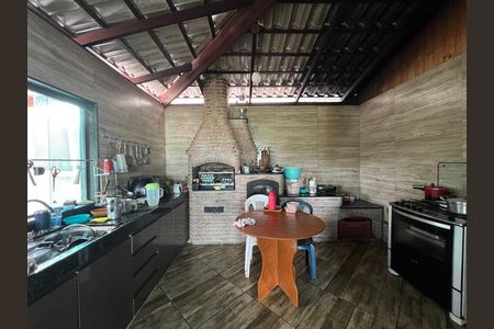 Casa à venda com 576m², 5 quartos e 3 vagas Casa à venda com 576m², 5 quartos e 3 vagasCozinha