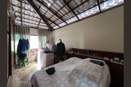 Casa à venda com 576m², 5 quartos e 3 vagas Casa à venda com 576m², 5 quartos e 3 vagasQuarto 1
