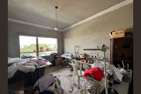Casa à venda com 576m², 5 quartos e 3 vagas Casa à venda com 576m², 5 quartos e 3 vagasQuarto 4