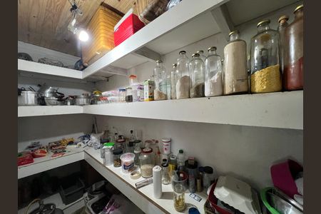 Casa à venda com 576m², 5 quartos e 3 vagas Casa à venda com 576m², 5 quartos e 3 vagasDespensa
