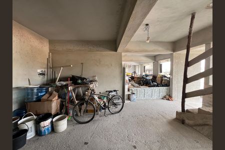 Casa à venda com 576m², 5 quartos e 3 vagas Casa à venda com 576m², 5 quartos e 3 vagasSala