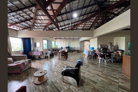 Casa à venda com 576m², 5 quartos e 3 vagas Casa à venda com 576m², 5 quartos e 3 vagasCobertura