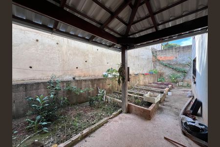 Casa à venda com 576m², 5 quartos e 3 vagas Casa à venda com 576m², 5 quartos e 3 vagasQuintal