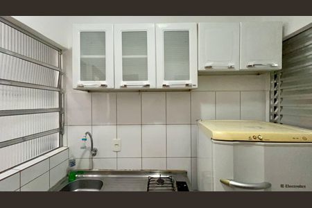 Cozinha de kitnet/studio para alugar com 1 quarto, 28m² em Cerqueira César, São Paulo