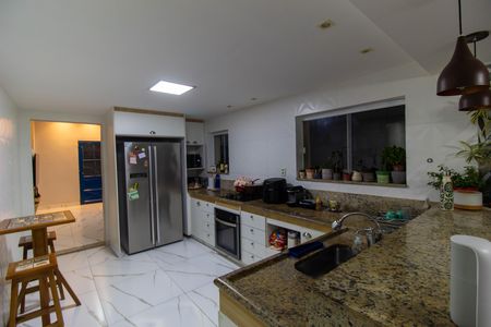 Casa à venda com 200m², 3 quartos e 1 vagaCozinha e Área de Serviço