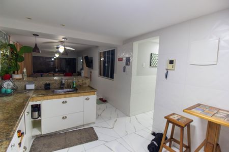 Casa à venda com 200m², 3 quartos e 1 vagaCozinha e Área de Serviço