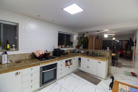 Casa à venda com 200m², 3 quartos e 1 vagaCozinha e Área de Serviço