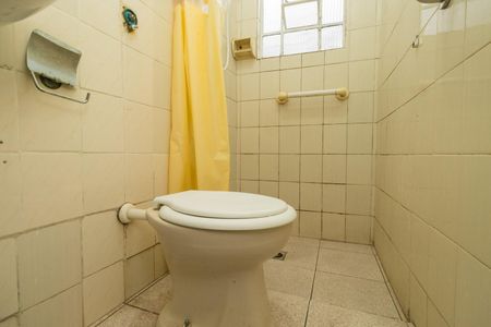 Casa para alugar com 55m², 1 quarto e 2 vagas Casa para alugar com 55m², 1 quarto e 2 vagasBanheiro social