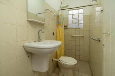 Casa para alugar com 55m², 1 quarto e 2 vagas Casa para alugar com 55m², 1 quarto e 2 vagasBanheiro social