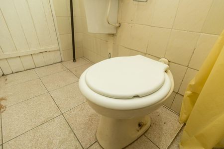 Casa para alugar com 55m², 1 quarto e 2 vagas Casa para alugar com 55m², 1 quarto e 2 vagasBanheiro social