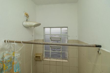 Casa para alugar com 55m², 1 quarto e 2 vagas Casa para alugar com 55m², 1 quarto e 2 vagasBanheiro social