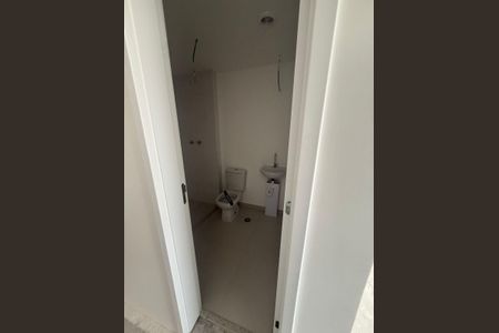 Banheiro de kitnet/studio à venda com 1 quarto, 26m² em Vila Pirajussara, São Paulo