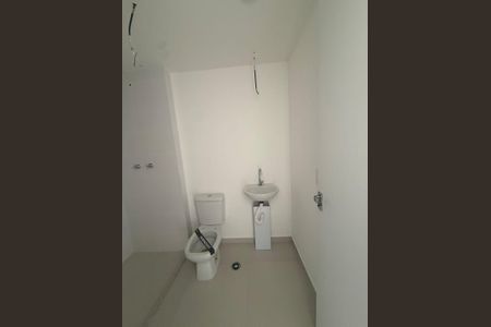 Banheiro de kitnet/studio à venda com 1 quarto, 26m² em Vila Pirajussara, São Paulo