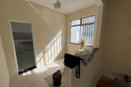 Sala de casa para alugar com 2 quartos, 89m² em Jardim Carioca, Rio de Janeiro