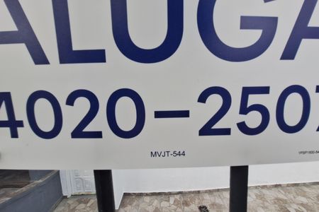 Casa para alugar com 80m², 2 quartos e 1 vaga Casa para alugar com 80m², 2 quartos e 1 vagaFachada