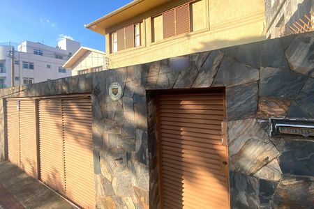 Fachada de casa à venda com 4 quartos, 350m² em Barroca, Belo Horizonte
