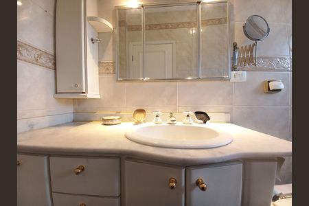 Apartamento à venda com 145m², 3 quartos e 1 vaga Apartamento à venda com 145m², 3 quartos e 1 vagaBanheiro da Suíte