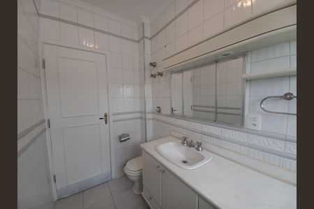 Apartamento à venda com 145m², 3 quartos e 1 vaga Apartamento à venda com 145m², 3 quartos e 1 vagaBanheiro