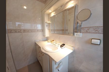 Apartamento à venda com 145m², 3 quartos e 1 vaga Apartamento à venda com 145m², 3 quartos e 1 vagaBanheiro da Suíte