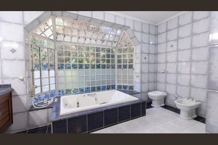Casa de condomínio à venda com 612m², 7 quartos e 2 vagas Casa de condomínio à venda com 612m², 7 quartos e 2 vagasBANHEIRO SUITE Nº 6 - MASTER