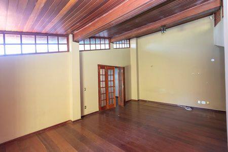 Casa de condomínio à venda com 612m², 7 quartos e 2 vagas Casa de condomínio à venda com 612m², 7 quartos e 2 vagasESCRITÓRIO Nº 1