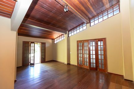 Casa de condomínio à venda com 612m², 7 quartos e 2 vagas Casa de condomínio à venda com 612m², 7 quartos e 2 vagasESCRITÓRIO Nº 1