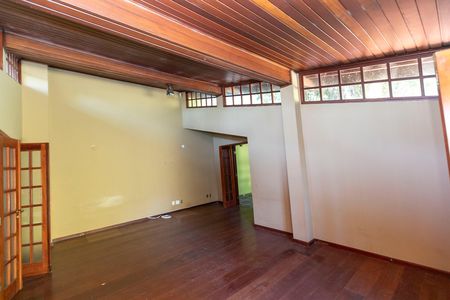 Casa de condomínio à venda com 612m², 7 quartos e 2 vagas Casa de condomínio à venda com 612m², 7 quartos e 2 vagasESCRITÓRIO Nº 1