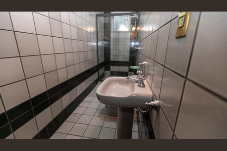 Casa de condomínio à venda com 612m², 7 quartos e 2 vagas Casa de condomínio à venda com 612m², 7 quartos e 2 vagasBANHEIRO SUITE Nº 3