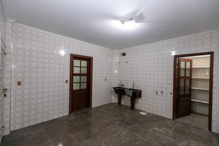 Casa de condomínio à venda com 612m², 7 quartos e 2 vagas Casa de condomínio à venda com 612m², 7 quartos e 2 vagasÁREA DE SERVIÇO