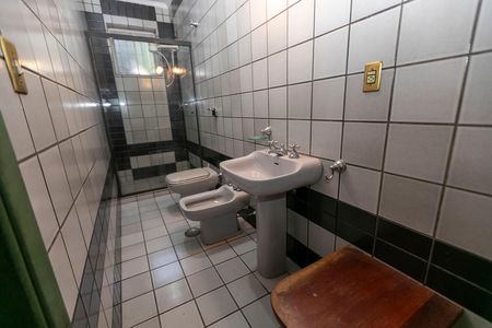 Casa de condomínio à venda com 612m², 7 quartos e 2 vagas Casa de condomínio à venda com 612m², 7 quartos e 2 vagasBANHEIRO SUITE Nº 3