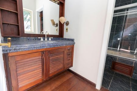 Casa de condomínio à venda com 612m², 7 quartos e 2 vagas Casa de condomínio à venda com 612m², 7 quartos e 2 vagasBANHEIRO SUITE Nº 5