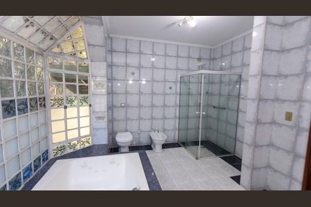 Casa de condomínio à venda com 612m², 7 quartos e 2 vagas Casa de condomínio à venda com 612m², 7 quartos e 2 vagasBANHEIRO SUITE Nº 6 - MASTER