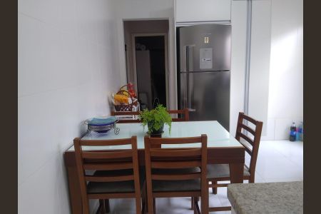 Casa à venda com 180m², 3 quartos e 2 vagasCozinha