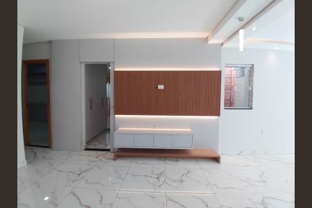 Sala de casa de condomínio para alugar com 3 quartos, 140m² em Aclimação, Uberlândia