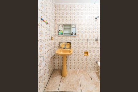 Casa à venda com 197m², 2 quartos e 1 vagaBanheiro 