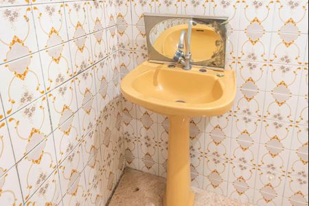 Casa à venda com 197m², 2 quartos e 1 vagaBanheiro 