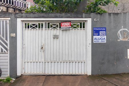 Casa à venda com 90m², 2 quartos e 2 vagasFachada
