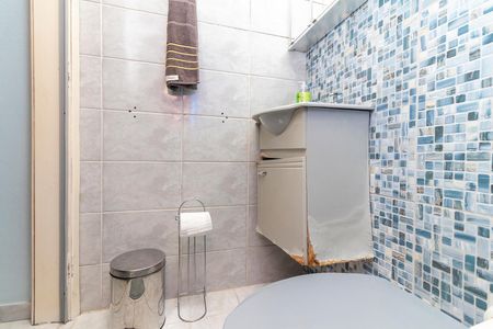 Casa à venda com 90m², 2 quartos e 2 vagasBanheiro da Suíte