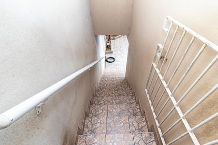 Casa à venda com 90m², 2 quartos e 2 vagasEscada