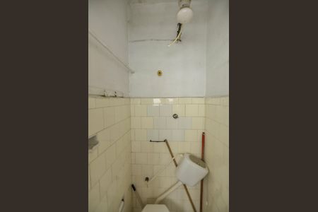 Apartamento à venda com 105m², 2 quartos e sem vaga Apartamento à venda com 105m², 2 quartos e sem vagaBanheiro de Serviço