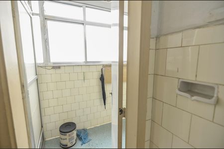 Apartamento à venda com 105m², 2 quartos e sem vaga Apartamento à venda com 105m², 2 quartos e sem vagaBanheiro de Serviço