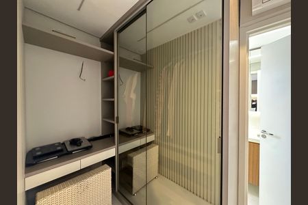 Apartamento à venda com 109m², 3 quartos e 2 vagas Apartamento à venda com 109m², 3 quartos e 2 vagasCloset da suíte