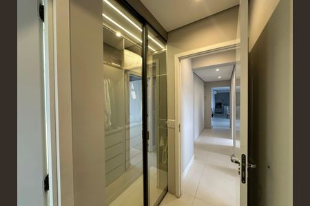 Apartamento à venda com 109m², 3 quartos e 2 vagas Apartamento à venda com 109m², 3 quartos e 2 vagasCloset da suíte