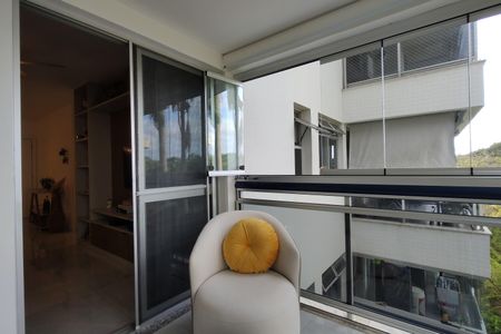 Apartamento à venda com 91m², 3 quartos e 1 vaga Apartamento à venda com 91m², 3 quartos e 1 vagaVaranda