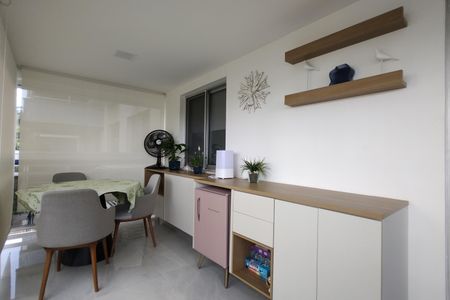 Apartamento à venda com 91m², 3 quartos e 1 vaga Apartamento à venda com 91m², 3 quartos e 1 vagaVaranda