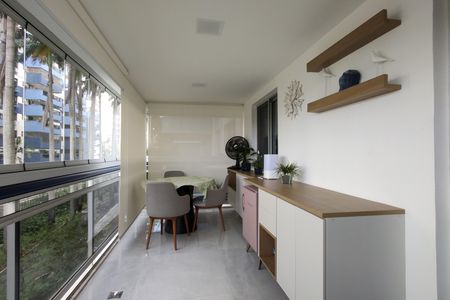 Apartamento à venda com 91m², 3 quartos e 1 vaga Apartamento à venda com 91m², 3 quartos e 1 vagaVaranda