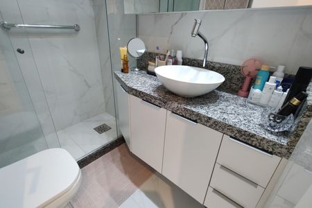 Apartamento à venda com 91m², 3 quartos e 1 vaga Apartamento à venda com 91m², 3 quartos e 1 vagaBanheiro Social