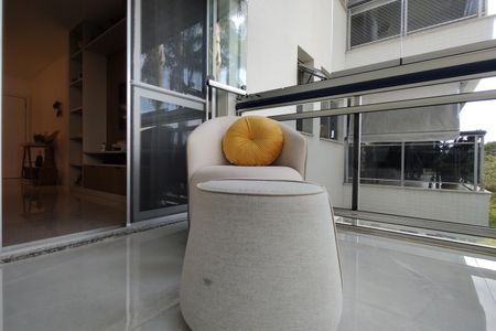 Apartamento à venda com 91m², 3 quartos e 1 vaga Apartamento à venda com 91m², 3 quartos e 1 vagaVaranda