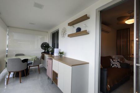 Apartamento à venda com 91m², 3 quartos e 1 vaga Apartamento à venda com 91m², 3 quartos e 1 vagaVaranda