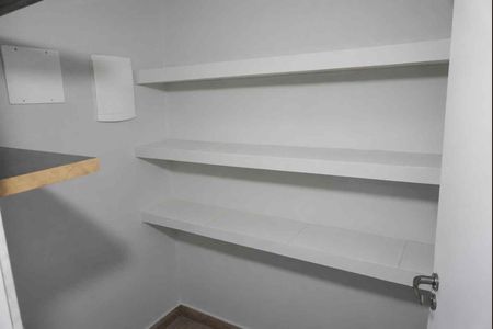 Casa de condomínio para alugar com 296m², 2 quartos e 4 vagasDespensa
